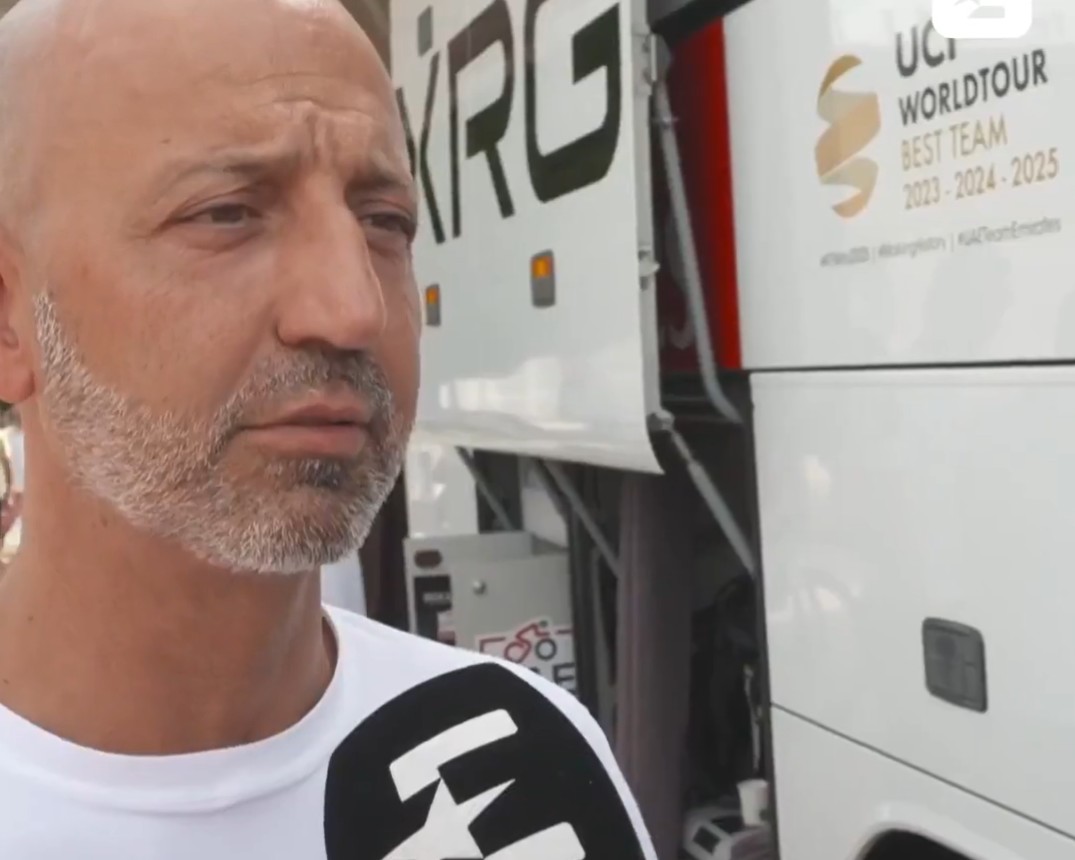 girodociclismo.com.br tadej pogacar tera mais fome de vencer ele beira a perfeicao uae emirates analisa fim da temporada de pogacar assista o video image