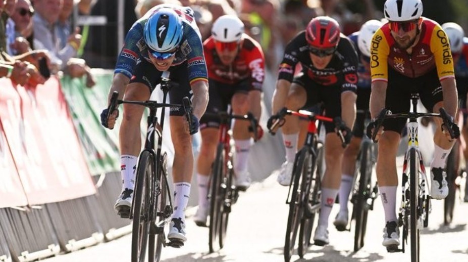 girodociclismo.com.br tim merlier domina sprint e vence a classica omloop van het houtland confira os resultados e a chegada image 3