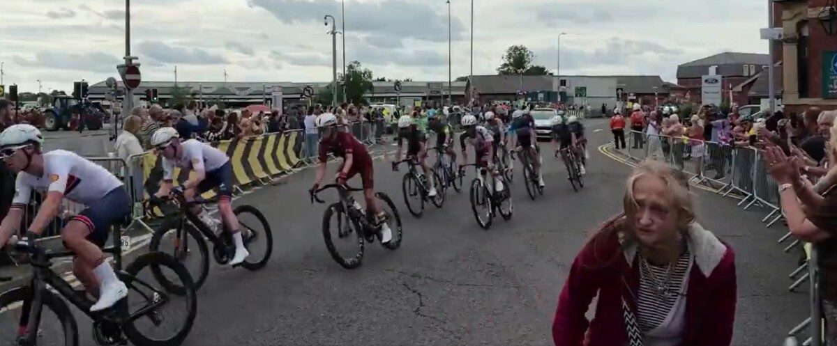 girodociclismo.com.br tour da gra bretanha escapa de acidente no fim da segunda etapa image 2