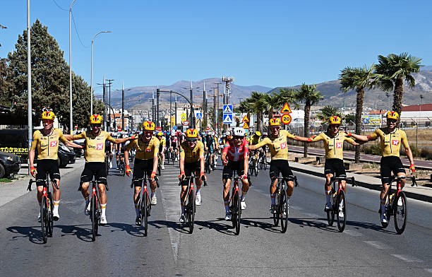 girodociclismo.com.br uae emirates xrg lidera amplamente ranking por equipes da uci confira as classificacoes por equipes image 4