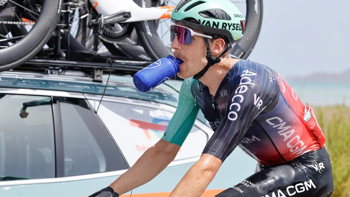 girodociclismo.com.br vuelta a espana 2026 ciclistas foram levados ao hospital calor extremo preocupa o pelotao image 3