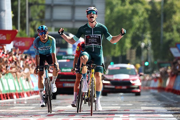 girodociclismo.com.br vuelta a espana 2026 wout van aert vence a 15a etapa em novo triunfo da fuga enric mas mantem a lideranca resultados e a chegada image 9