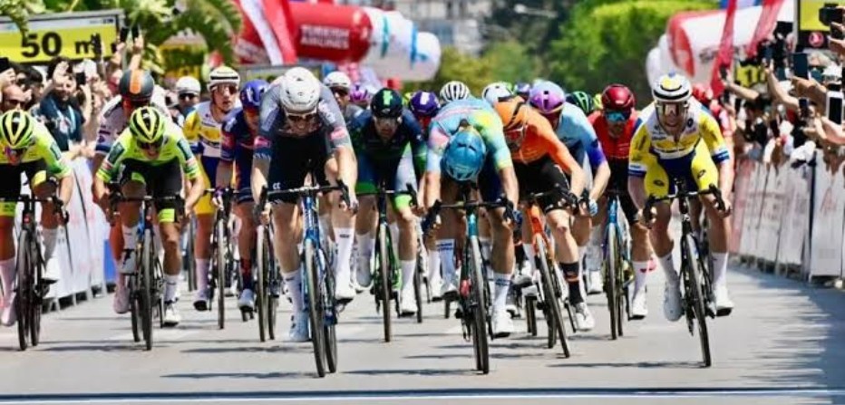 girodociclismo.com.br apos graves problemas financeiros totalenergies pode continuar em 2027 equipe francesa apresenta garantias a uci image 6