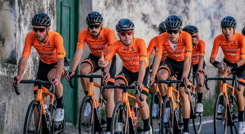 girodociclismo.com.br duas equipes do worldtour estao fora da lista de solicitacoes de licencas uci para 2027 confira a lista completa image 2