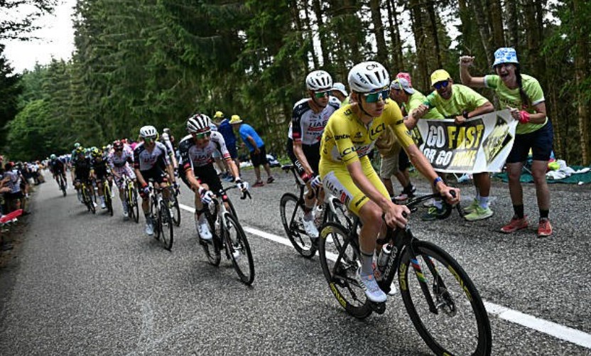 girodociclismo.com.br essas bicicletas estao se comportando mais como motocicletas chefe do tour de france image