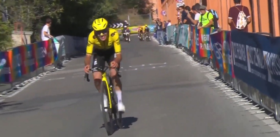 girodociclismo.com.br giro dellemilia 2026 davide piganzoli vence isolado apos poderoso ataque confira os resultados e a chegada image