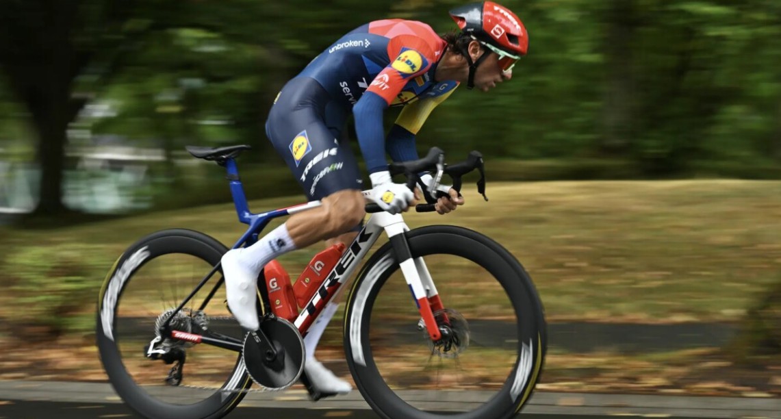 girodociclismo.com.br giulio ciccone sera companheiro de tom pidcock pinarello q36 5 an image 2