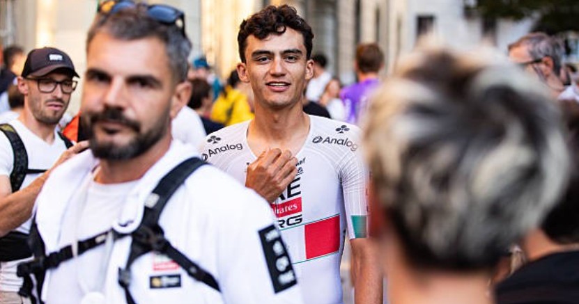 girodociclismo.com.br isaac del toro revela que dores no joelho persistem antes da il lombardia sinto dor quando estou no selim nao e normal assista o video image 4