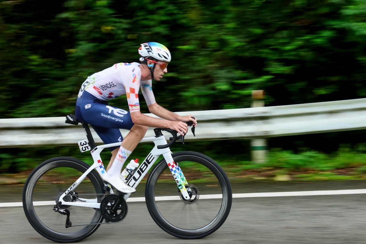 girodociclismo.com.br ivo oliveira e campeao do tour de kyushu portugues vence a ultima etapa e garante titulo resultados e chegada image 2