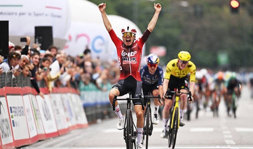 girodociclismo.com.br jarno widar bate tom pidcock e vence a tre valli varesine resultados e a chegada image 11