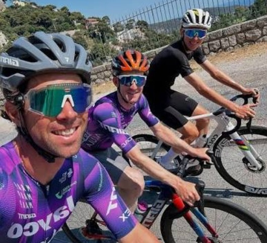 girodociclismo.com.br nao foi a clavicula que impediu o retorno de tadej pogacar michael matthews revela detalhes de sua amizade com pogacar image 5