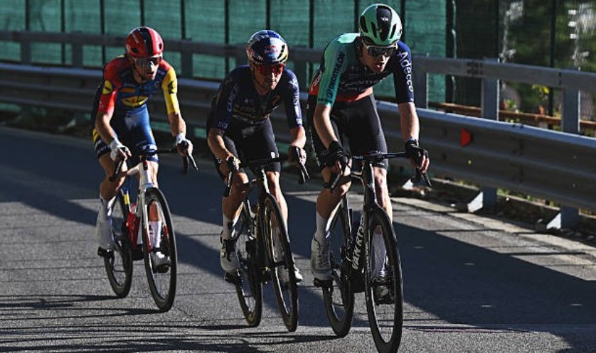 girodociclismo.com.br paguei o preco por tentar acompanhar paul seixas tom pidcock analisa os momentos decisivos da il lombardia assista o video image 2