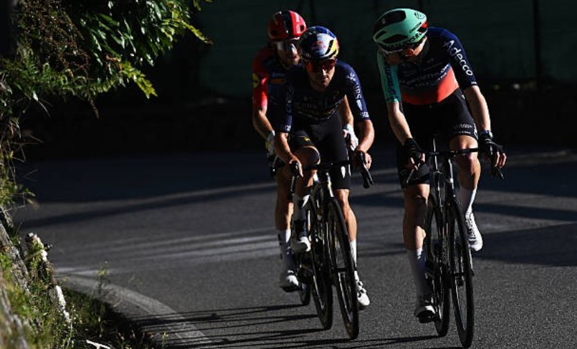 girodociclismo.com.br paguei o preco por tentar acompanhar paul seixas tom pidcock analisa os momentos decisivos da il lombardia assista o video image 8