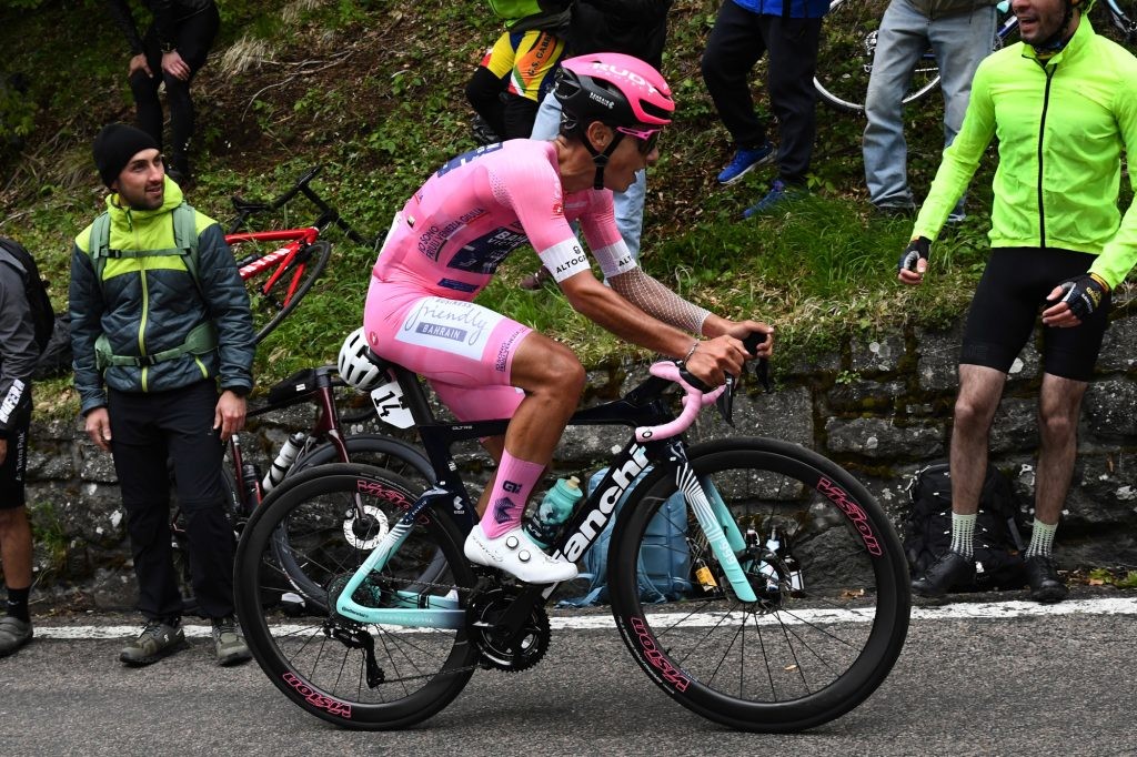 girodociclismo.com.br portugues afonso eulalio utilizara nova bicicleta em 2027 bahrain victorious anuncia novo equipamento para 2027 image 3