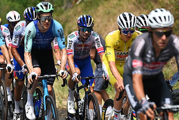 girodociclismo.com.br primoz roglic mais proximo da tudor pro cycling equipe suica na frente pela disputa pelo esloveno image