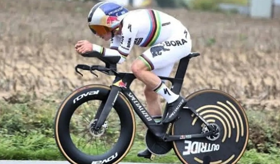 girodociclismo.com.br remco evenepoel domina o chrono des nations e encerra a temporada com vitoria image 17