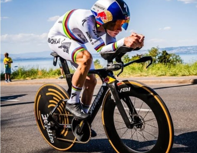 girodociclismo.com.br remco evenepoel domina o chrono des nations e encerra a temporada com vitoria image 5