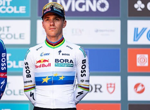girodociclismo.com.br remco evenepoel recebe estreia camisa de campeao europeu na il lombardia apos ajustes no uniforme image 2