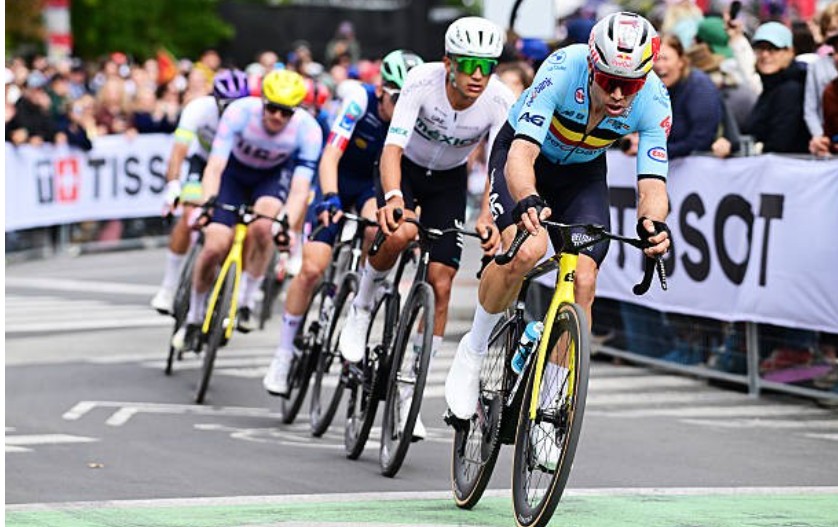 girodociclismo.com.br wout van aert cometeu um erro evenepoel nunca esteve no seu melhor campeao mundial explica fracasso dos belgas no mundial assista image 6